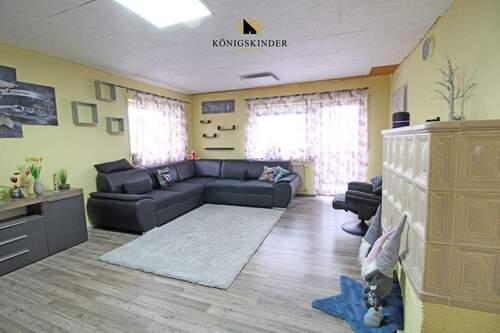 OG Wohnzimmer - 9 Zimmer Mehrfamilienhaus, Wohnhaus zum Kaufen in Weidenstetten