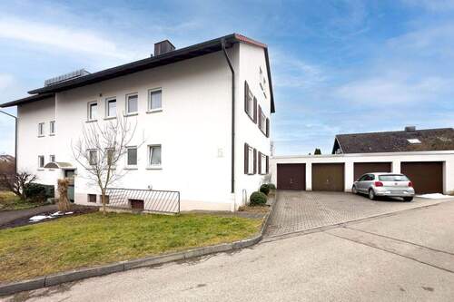 Hausansicht-Garagen - 3 Zimmer Etagenwohnung zum Kaufen in Rechberghausen