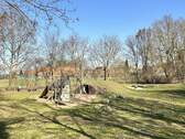 Blick auf den angrenzenden Spielplatz - 