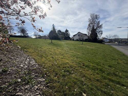 Blick von der Seite - Grundstück in Burbach zum Kaufen