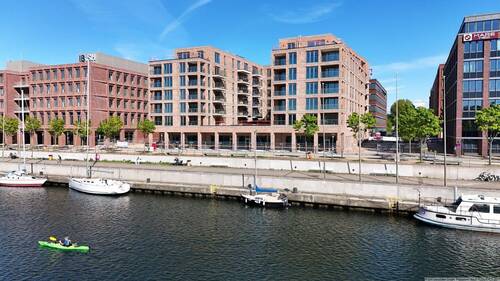 Hausansicht Wasser seitlich - 4-Zimmer-Neubauwohnung an der Kieler Hörn