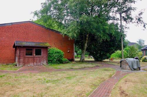 Schuppen - Reithalle - echter Brunnen - 