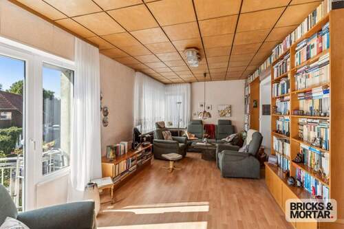 Wohnzimmer - 7 Zimmer Mehrfamilienhaus, Wohnhaus zum Kaufen in Bitterfeld