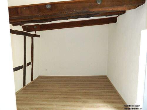 Wohn-, oder Schlafraum im OG - 