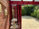Wintergarten mit Blick in den Garten - 
