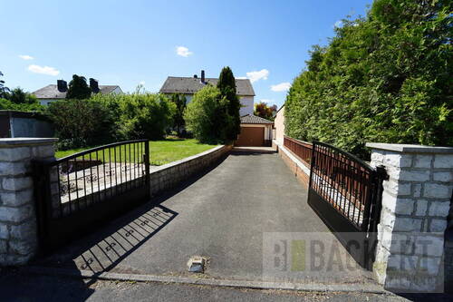 Hofeinfahrt - 8 Zimmer Mehrfamilienhaus, Wohnhaus in Burgkunstadt
