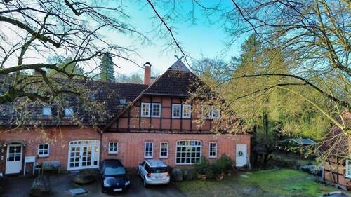 Hausansicht - Wohnen mit Hauscharakter - Stilvolle Maisonette im historischen Bauernhaus