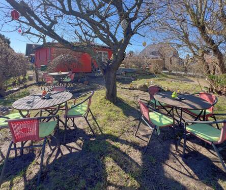 Garten mit Obstbäumen - 