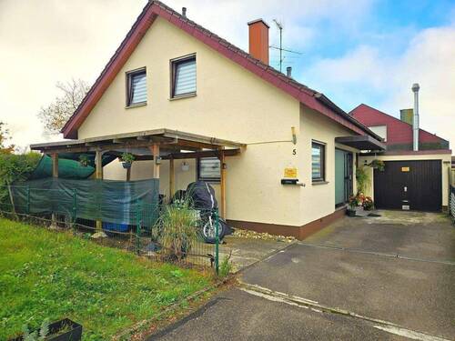 1. Ostseite Eingangsbereich - 5 Zimmer Einfamilienhaus in Mutlangen