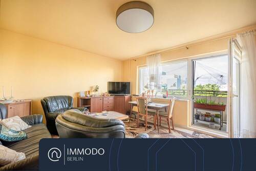 Lichtdurchflutetes Wohnzimmer - ?? Jetzt Zuschlagen: Bezugsfreie, helle 3 Zimmer Wohnung im 5.OG mit Aufzug, West-Balkon & Weitblick