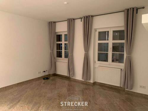 Wohnzimmer - Geschmackvolle 2 ZKB im Herzen der Durlacher Altstadt