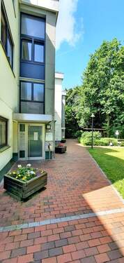 Rückwärtiger Eingangsbereich. - 6 Zimmer Etagenwohnung in Bremen