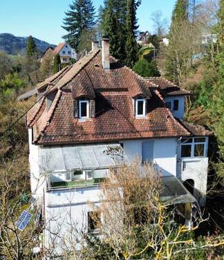 Objektansicht - Sanierungsbedürftiges 2-Familienhaus mit historischem Charme in Aussichtslage!