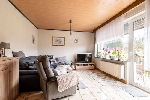 18370 Wohnzimmer - Mehrfamilienhaus, Wohnhaus mit 120,00 m&sup2; in Hinterweiler zum Kaufen