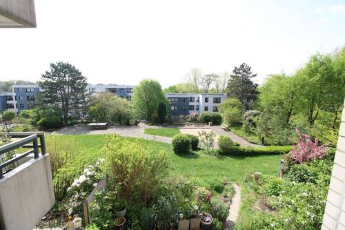 Blick von der Loggia - 3 Zimmer Etagenwohnung zum Kaufen in Erkrath