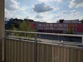 Blick vom Balkon in Westausrichtung - 3 Zimmer Etagenwohnung in Berlin