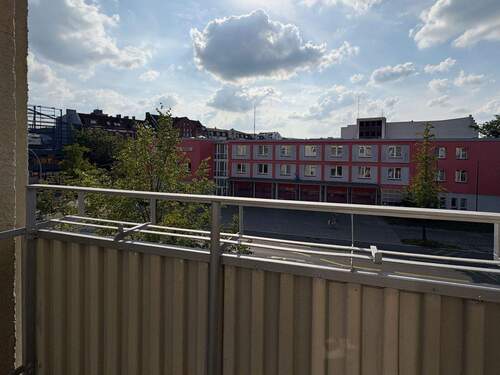 Blick vom Balkon in Westausrichtung - 3 Zimmer Etagenwohnung in Berlin