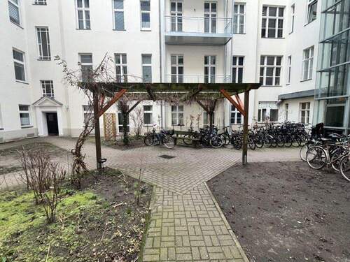 Innenhof_Fahrradständer - Etagenwohnung mit 75,50 m² in Berlin zum Kaufen