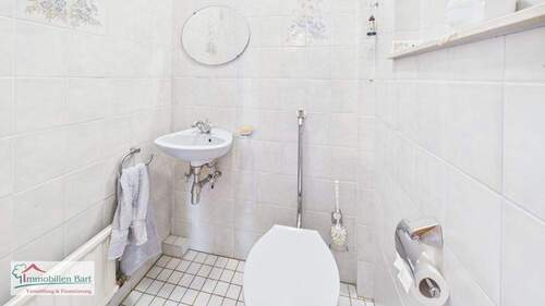 Gäste-WC - 6 Zimmer Einfamilienhaus zum Kaufen in Mettlach / Saarhölzbach