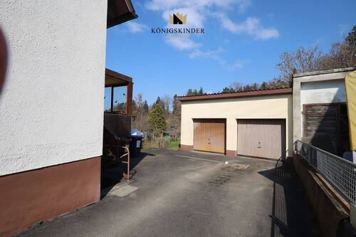 Die Hofeinfahrt - 6 Zimmer Mehrfamilienhaus, Wohnhaus zum Kaufen in Welzheim