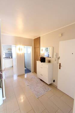 ...geräumiger Dielenbereich - 3 Zimmer Etagenwohnung in Penzberg