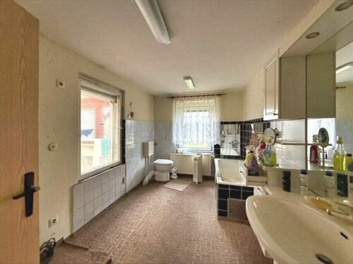 Badezimmer - Mehrfamilienhaus, Wohnhaus mit 200,00 m&sup2; in Bad Schandau zum Kaufen