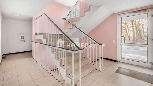 Treppenhaus 1 - 2 Zimmer Etagenwohnung in Germering