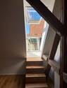 Schlafzimmer mit offenem Capriofenster - 