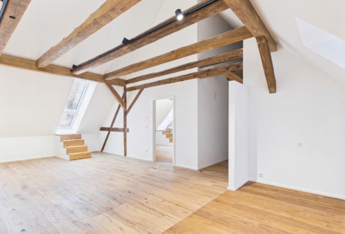 Wohnraum mit Blick ins Schlafzimmer - 
