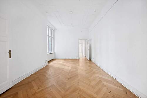 Berliner Zimmer - Istzustand - 5 Zimmer Etagenwohnung in Berlin