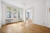 Wohnzimmer mit Zugang zur Südwestloggia - Istzustand - Etagenwohnung mit 148,00 m² in Berlin zum Kaufen