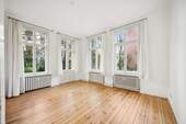 Schlafzimmer 1 - Mit Zugang zum hofseitigem Balkon - 