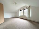 Im Kinderzimmer gibt es viel Platz zum Spielen - 