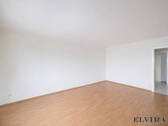 Wohnzimmer - 3 Zimmer Etagenwohnung zum Kaufen in Germering