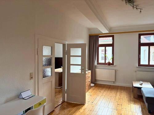 Ansicht I: Wohn- und Esszimmer - Schöne 2-Zimmer-Altbauwohnung mit Charakter und Altstadtnähe