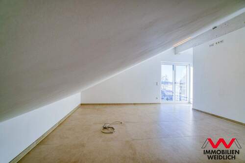 Zimmer im Dachgeschoss - 