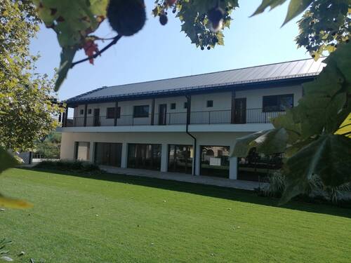  Gebäude - 50 km von Budapest entfernt ohne Auto zu leben Budapest - Airport ist 63 km entfernt