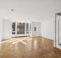 Bezugsfreie, renovierte und großzügige 2-Zimmer-Wohnung mit Balkon zum schönen Innenhof - Berlin Spandau