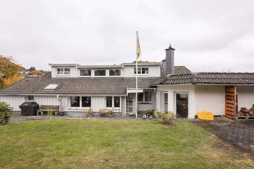 haus-002.jpg - Attraktives Mehrfamilienhaus mit 3 Wohneinheiten, großem Grundstück & Garagen – vielseitig nutzbar in Lüdenscheid - Pöppelsheim