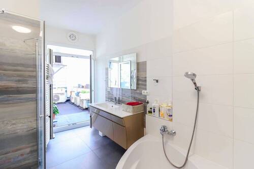 Badezimmer 1. OG - 