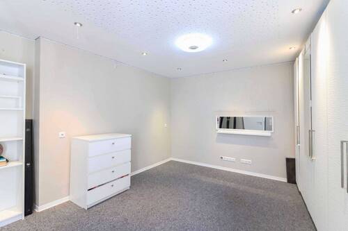 Schlafzimmer I 2. OG - Mehrfamilienhaus, Wohnhaus mit 146,10 m&sup2; in Aschaffenburg zum Kaufen