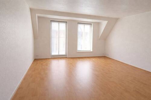 Zimmer - Smart investieren in Berlin: Stilvolle 2-Zimmer-Wohnung mit Balkon & stabilem Mietverhältnis