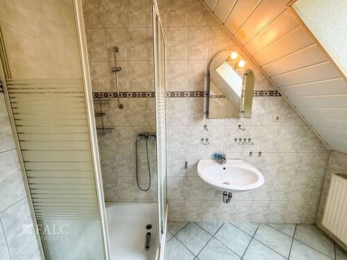Badezimmer Dachgeschoss - 