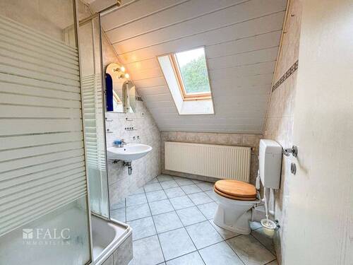 Badezimmer Dachgeschoss - 