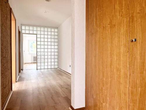 Flur mit Einbauschrank - 