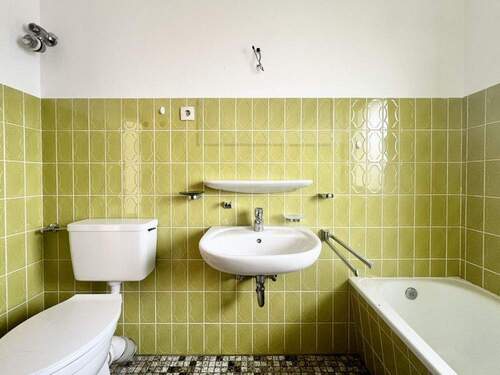 Badezimmer mit Wanne - 