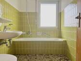 Badezimmer mit Wanne - 