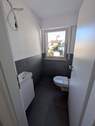 WC mit Schrank und Waschbecken - 