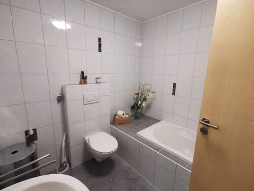 Das Badezimmer im Untergeschoss - 