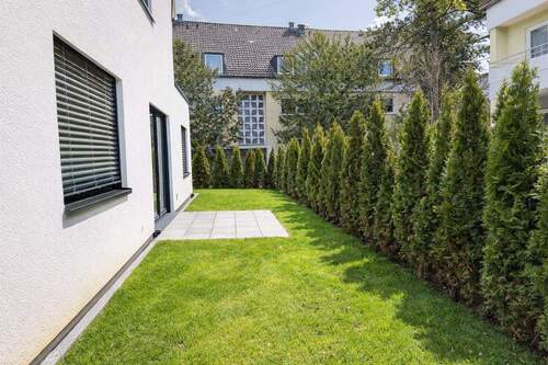 Grünfläche Südseite - 